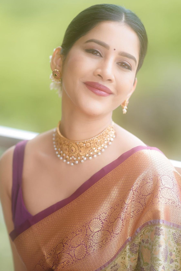 Nabha-Natesh-4_0.jpg 5