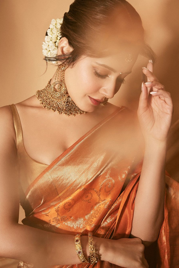 Raashii-Khanna-3.jpg 4
