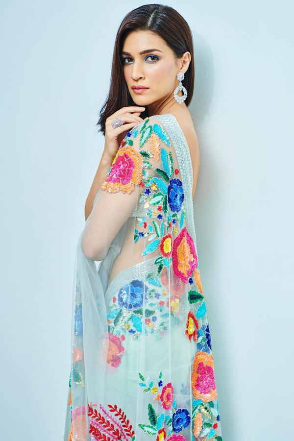 Kriti-Sanon-17.jpg 18