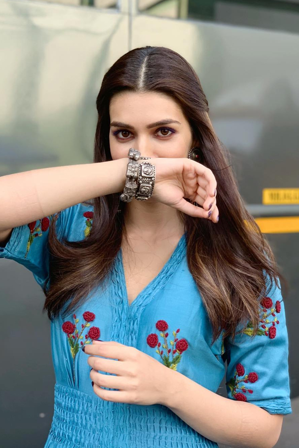 Kriti-Sanon-18.jpg 19