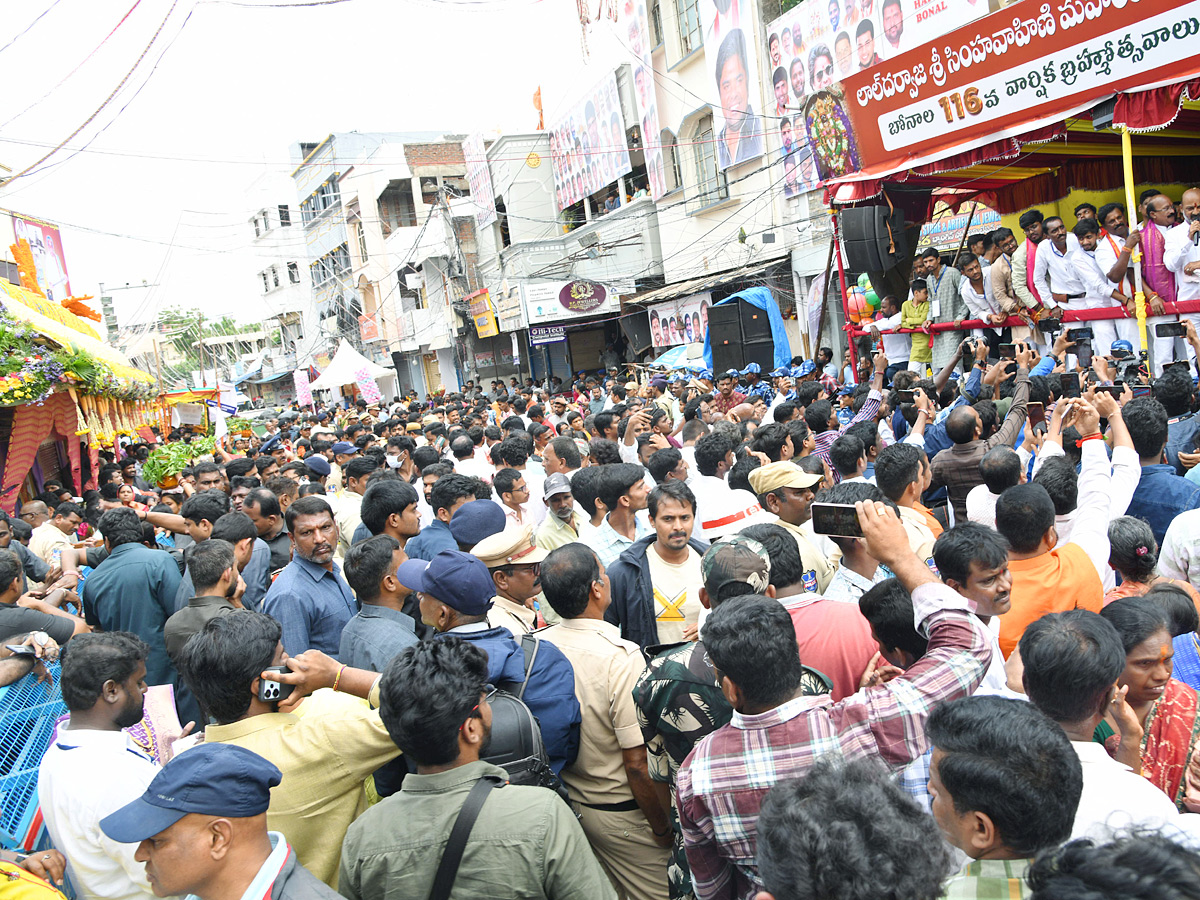 Hyderabad_20Bonalu_20Celebrations_20Photos_20_2814_29.jpg 15