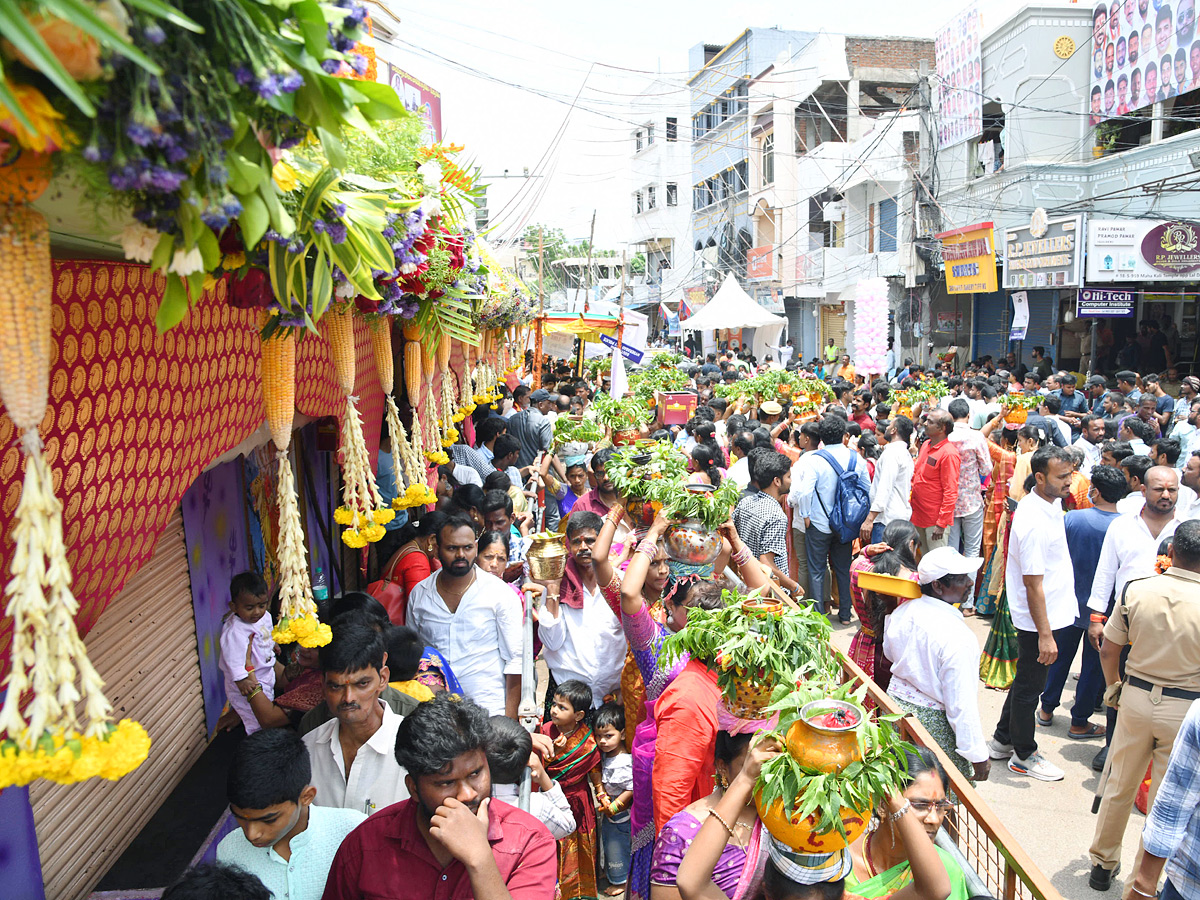 Hyderabad_20Bonalu_20Celebrations_20Photos_20_2817_29.jpg 18