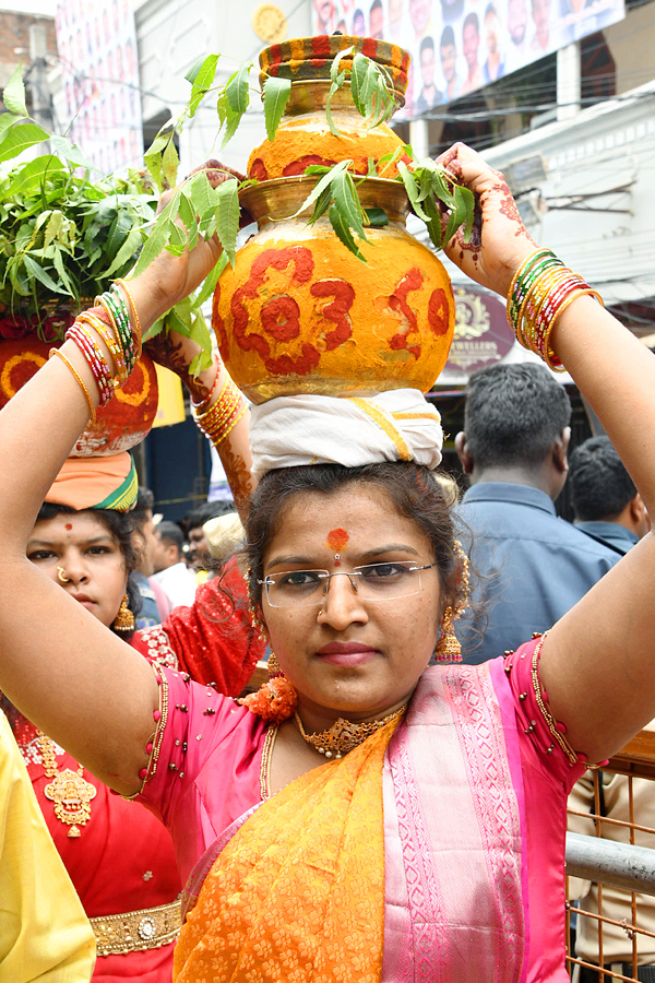 Hyderabad_20Bonalu_20Celebrations_20Photos_20_282_29.jpg 3