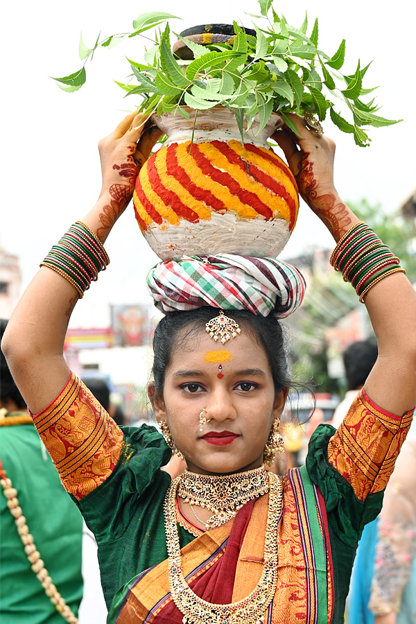 Hyderabad_20Bonalu_20Celebrations_20Photos_20_2831_29.jpg 32