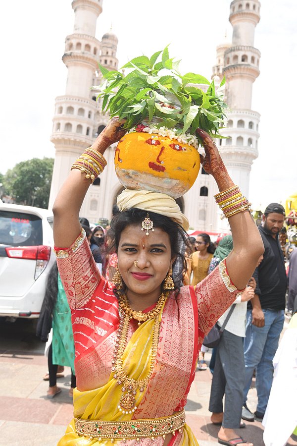 Hyderabad_20Bonalu_20Celebrations_20Photos_20_2833_29.jpg 34