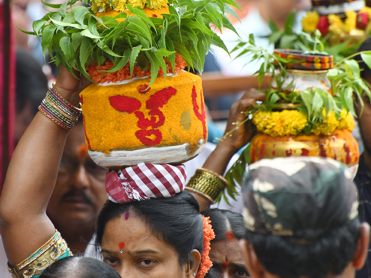 Hyderabad_20Bonalu_20Celebrations_20Photos_20_284_29.jpg 5