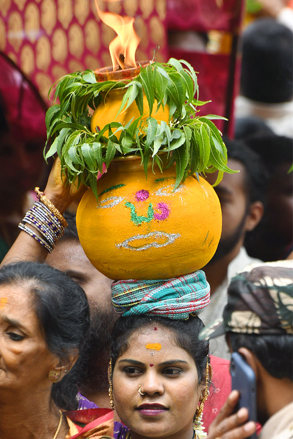 Hyderabad_20Bonalu_20Celebrations_20Photos_20_285_29.jpg 6