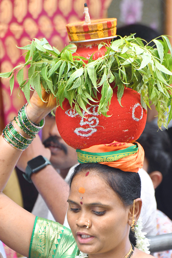 Hyderabad_20Bonalu_20Celebrations_20Photos_20_287_29.jpg 8