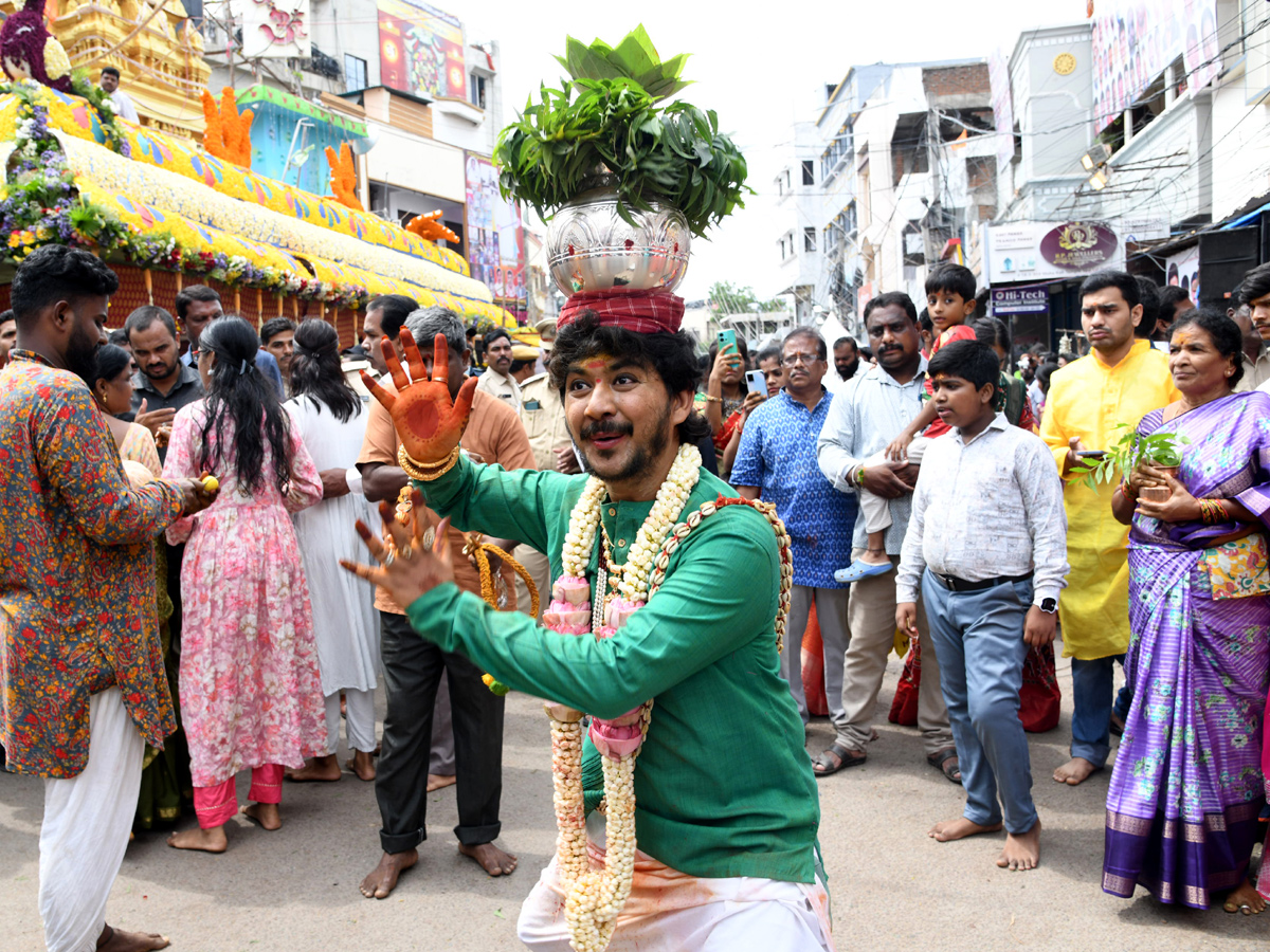 Hyderabad_20Bonalu_20Celebrations_20Photos_20_288_29.jpg 9