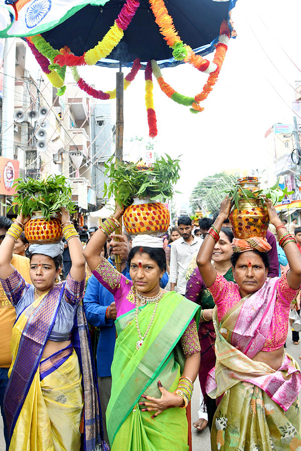 Hyderabad_20Bonalu_20Celebrations_20Photos_20_289_29.jpg 10