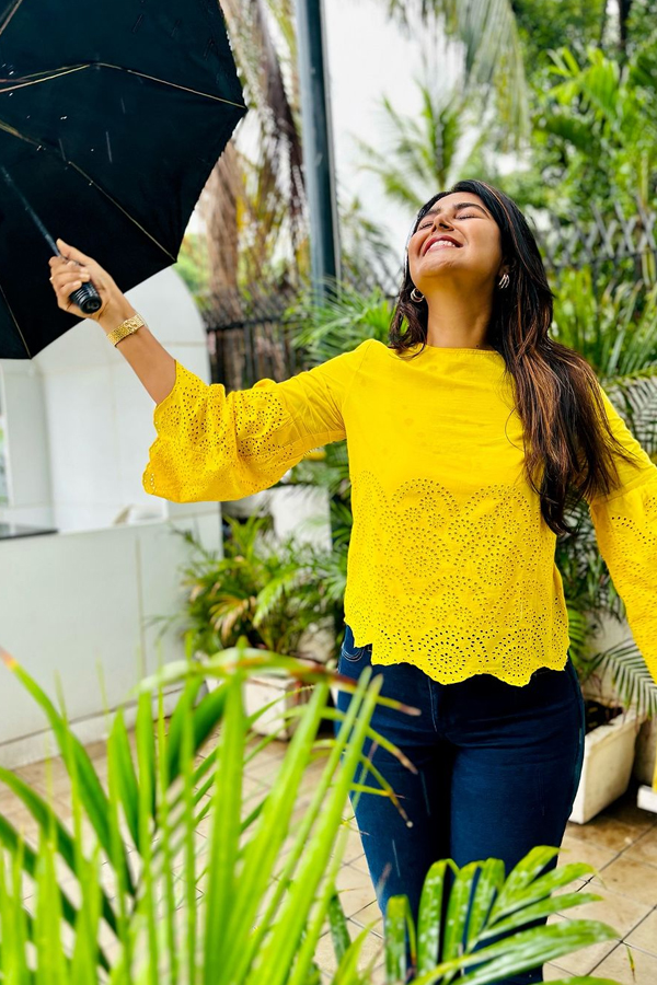 Monal-Gajjar-1.jpg 2