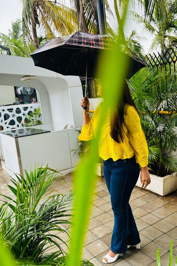 Monal-Gajjar-4.jpg 5