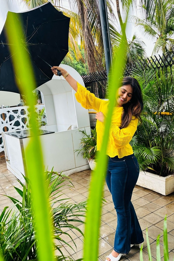 Monal-Gajjar-5.jpg 6