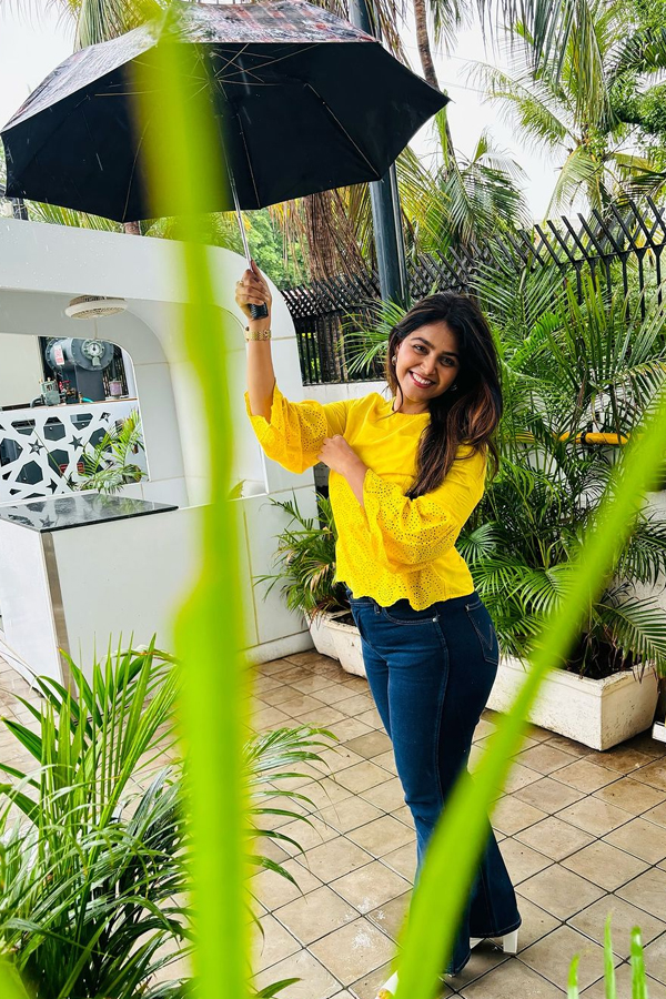 Monal-Gajjar-6.jpg 7