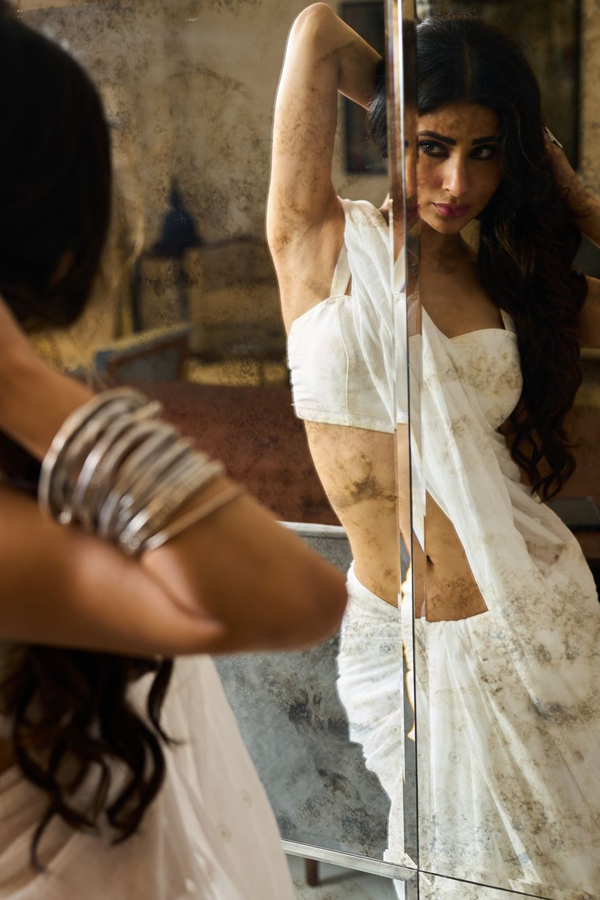 Mouni-Roy-15_0.jpg 16