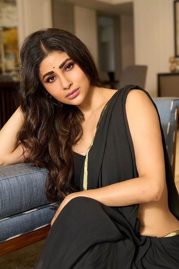 Mouni-Roy-7_1.jpg 8