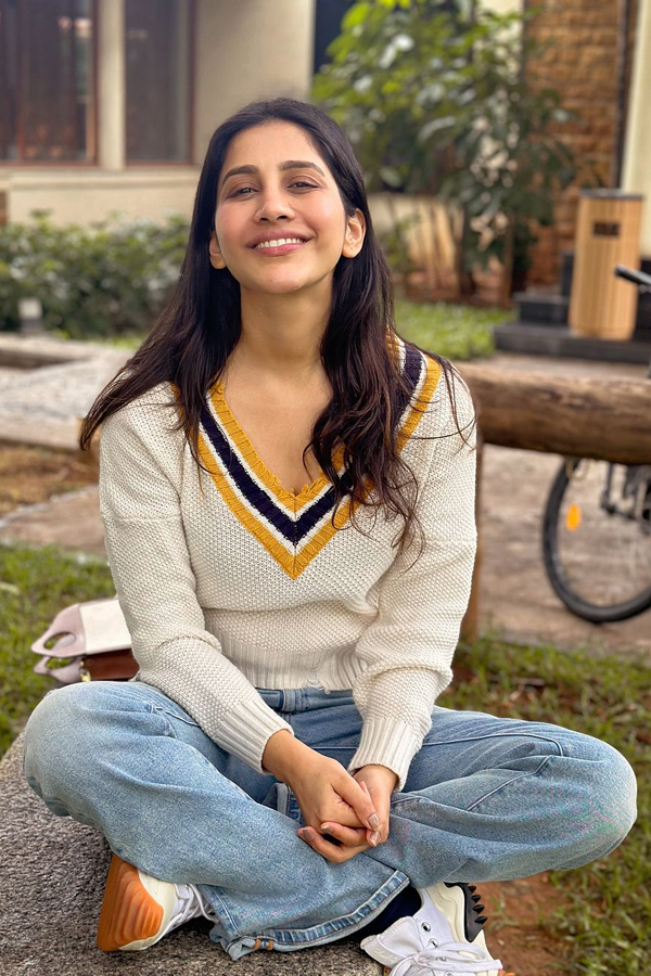 Nabha-Natesh-1_1.jpg 2