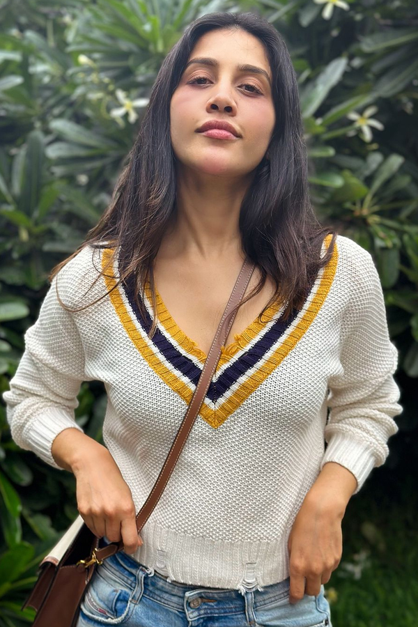 Nabha-Natesh-4_1.jpg 5