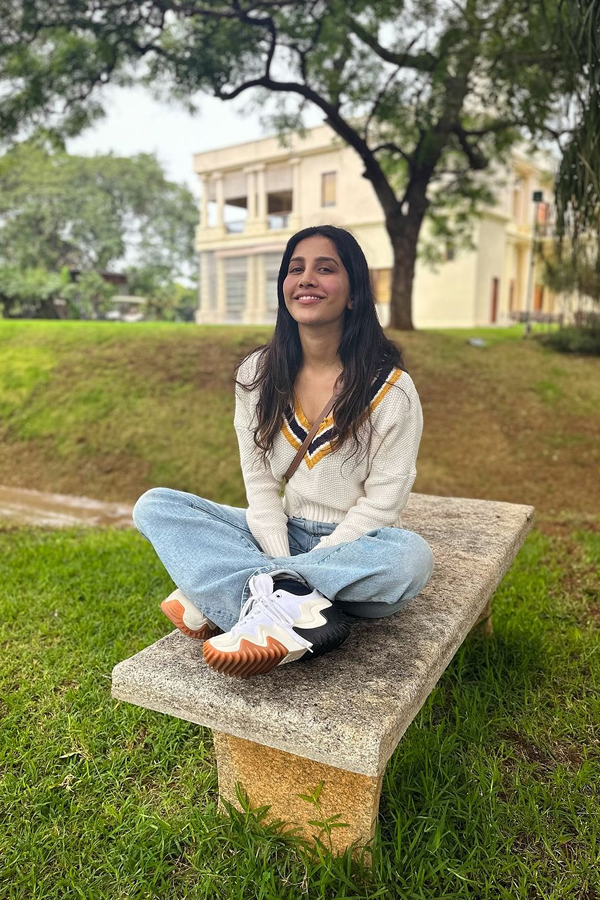 Nabha-Natesh-6_1.jpg 7