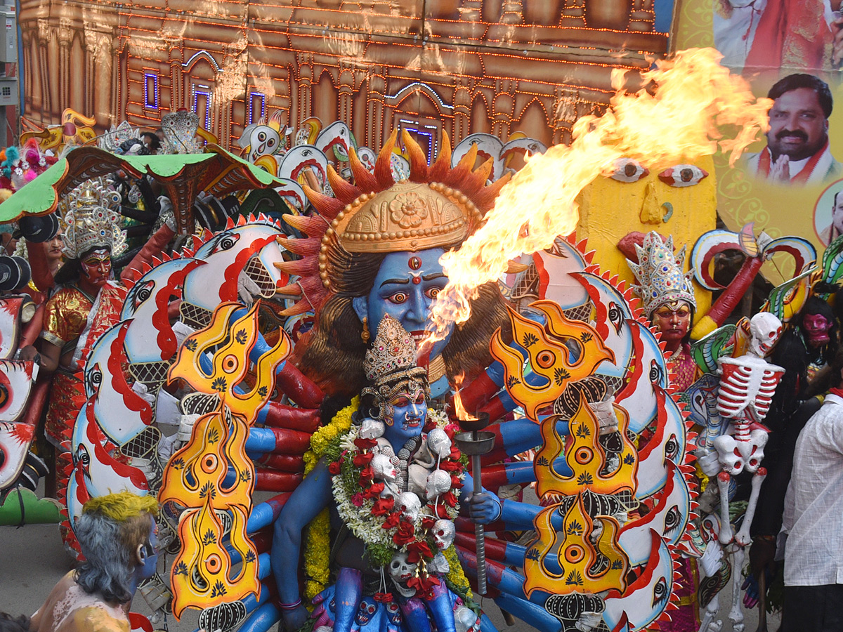 Huge_20Devotees_20Throng_20To_20Old_20City_20Temple_20For_20_E2_80_98Rangam_E2_80_99_20Photos_20_288_29.jpg 8