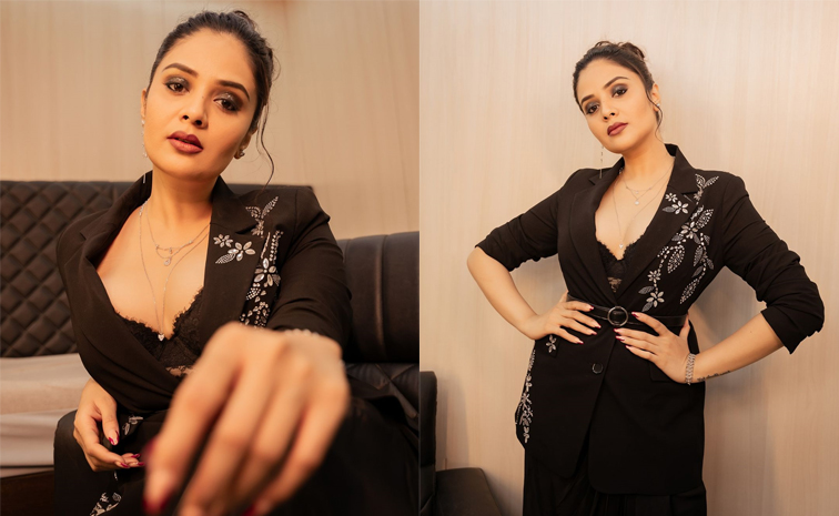 Sreemukhi-01.jpg 1