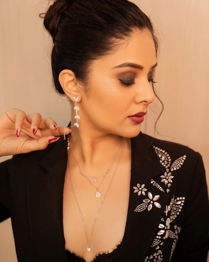 Sreemukhi-02.jpg 2