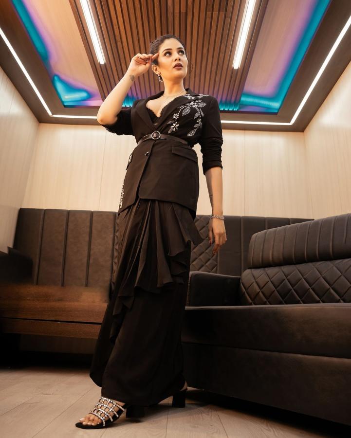 Sreemukhi-04.jpg 4