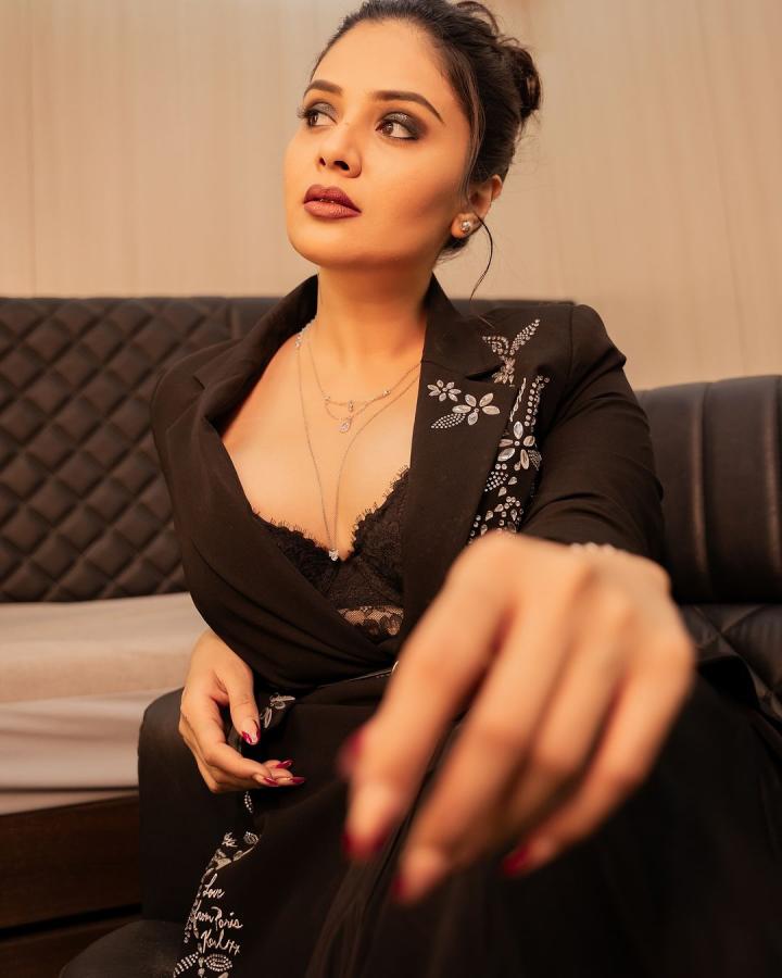 Sreemukhi-05.jpg 5