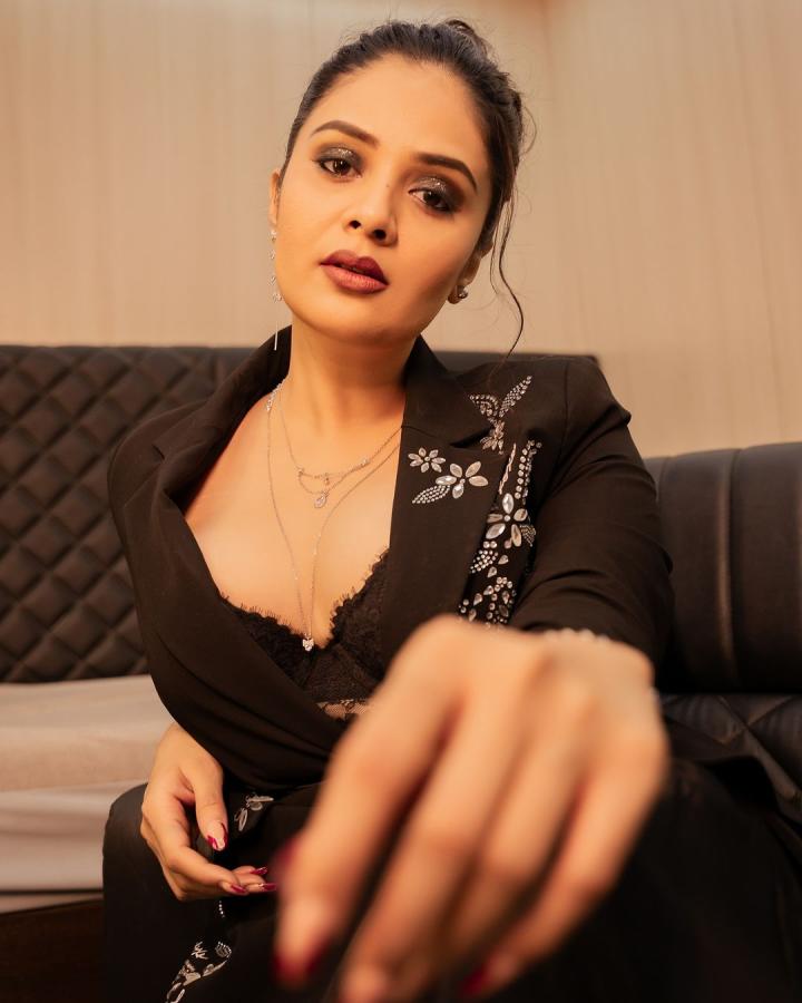 Sreemukhi-06.jpg 6