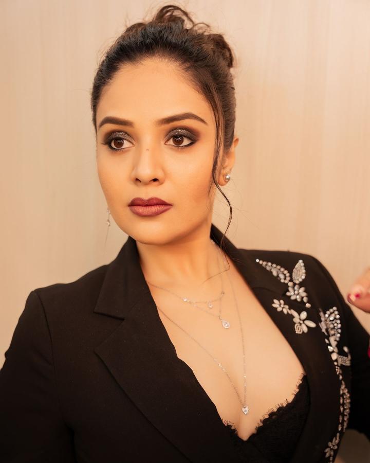 Sreemukhi-11.jpg 11