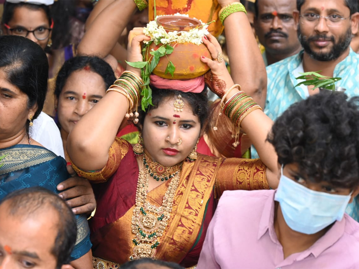 bonalu_20celebrations_20at_20khairatabad_20assembly_20constituency_20_2829_29.jpg 29