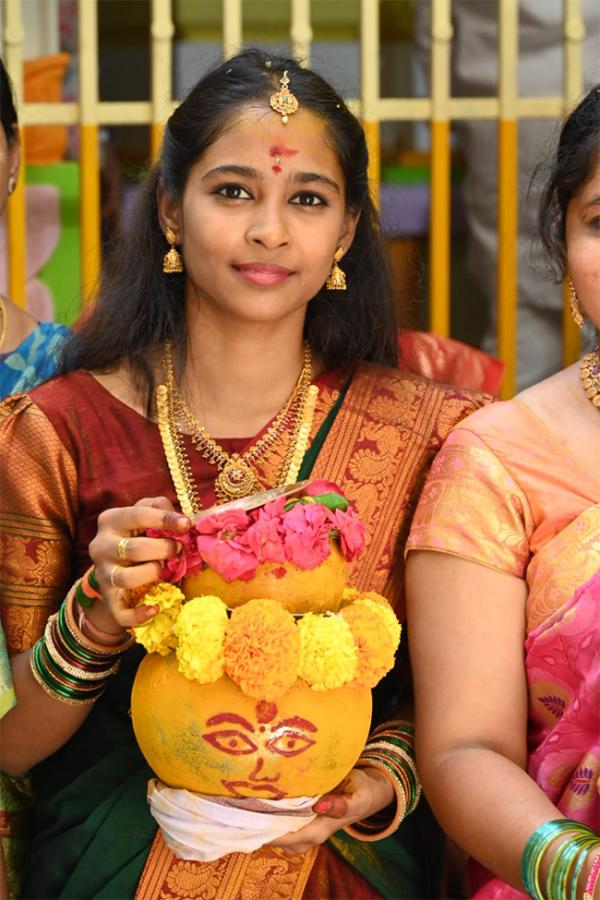 bonalu_20celebrations_20at_20khairatabad_20assembly_20constituency_20_289_29.jpg 9