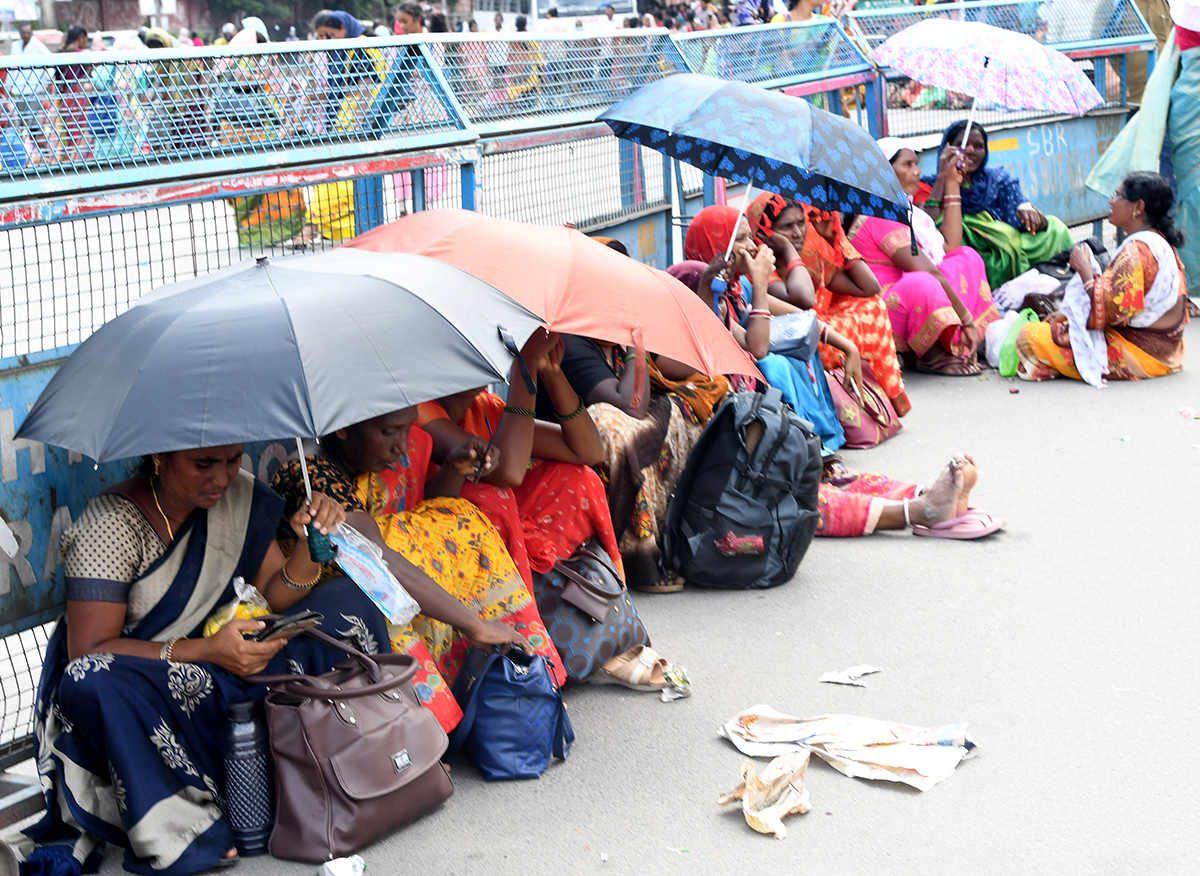 ASHA_20Workers_20Stage_20Protest_10.jpg 8