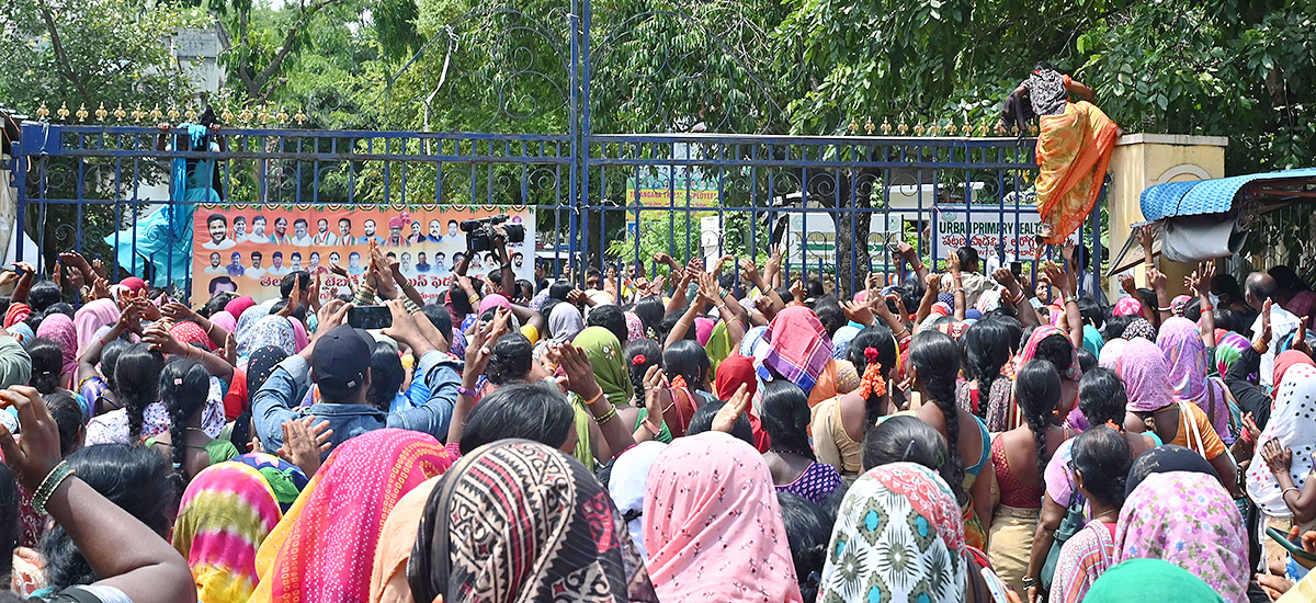 ASHA_20Workers_20Stage_20Protest_18.jpg 11
