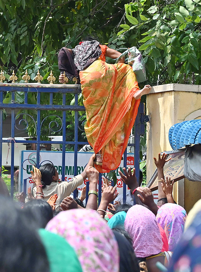 ASHA_20Workers_20Stage_20Protest_20.jpg 12