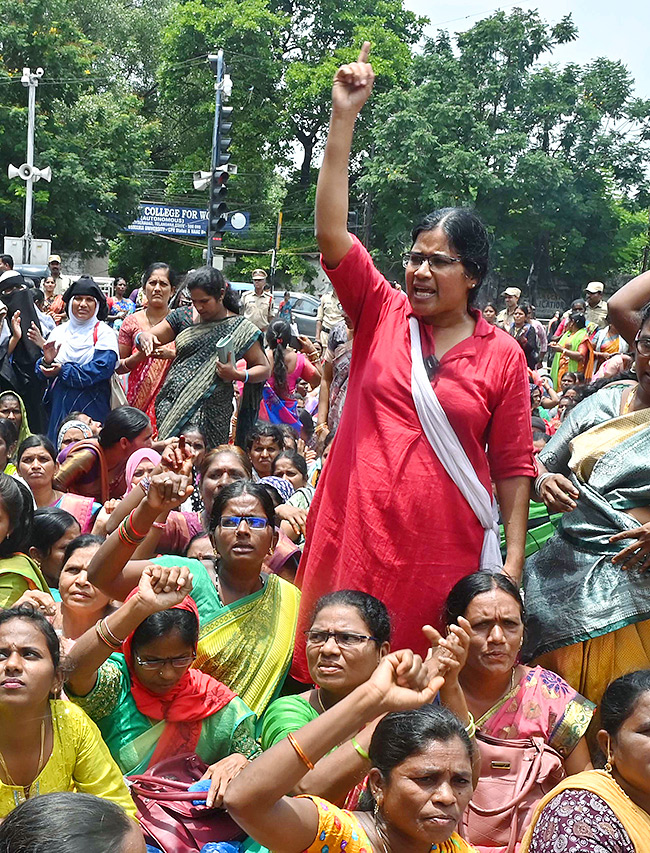 ASHA_20Workers_20Stage_20Protest_22.jpg 14