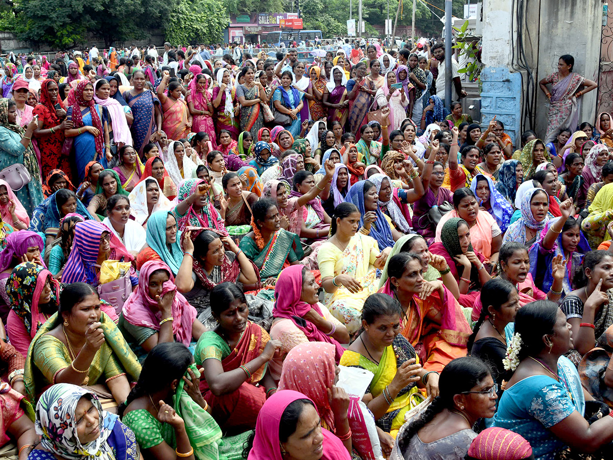 ASHA_20Workers_20Stage_20Protest_4.jpg 4