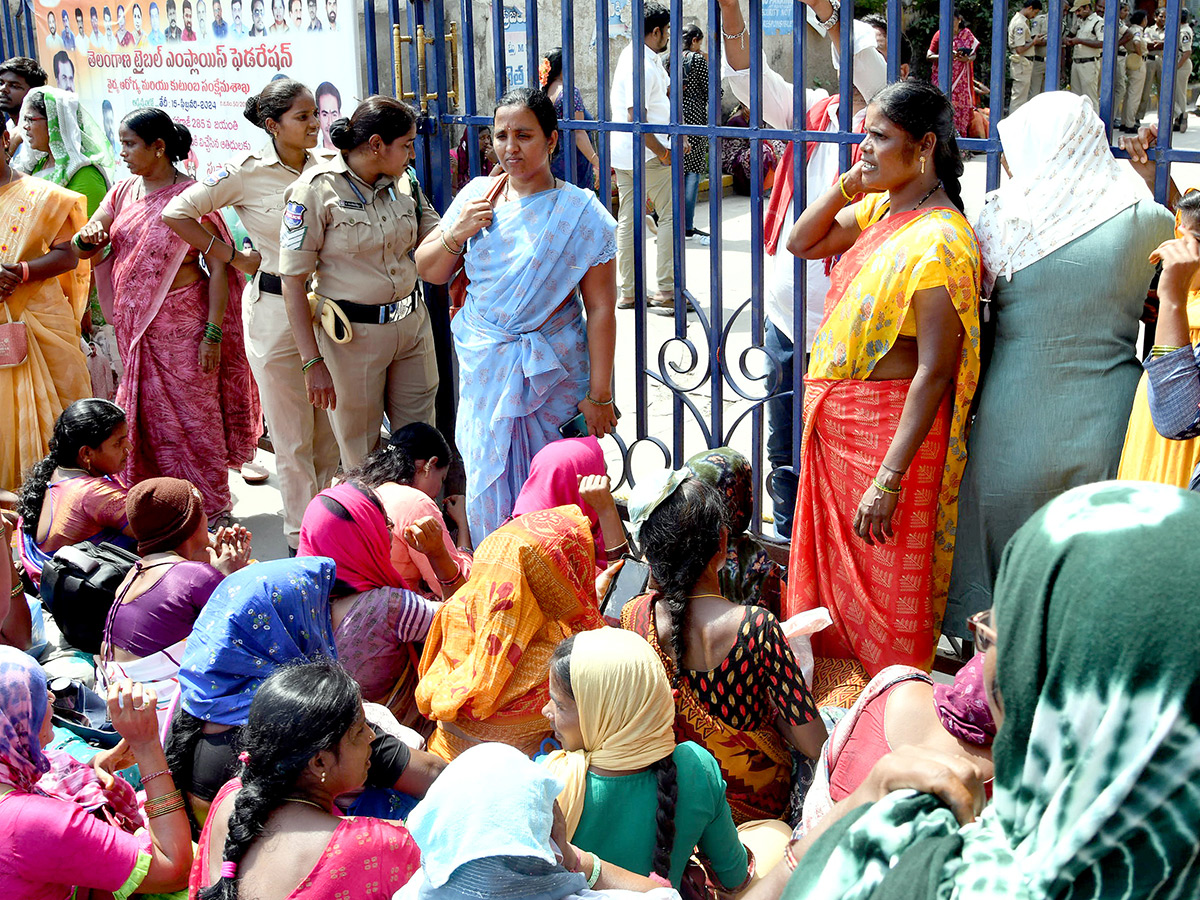 ASHA_20Workers_20Stage_20Protest_6.jpg 5