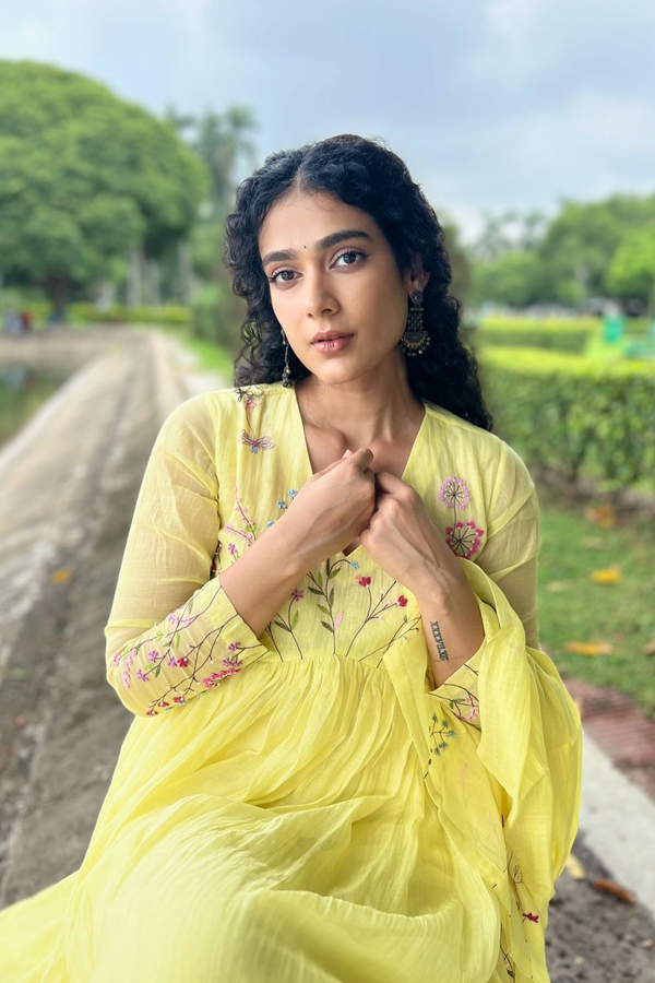 Aakanksha-Singh-2.jpg 3