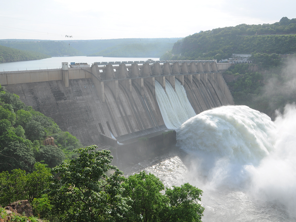 Inflows_20Rise_20At_20Srisailam_20Dam_20Photos_10.jpg 10