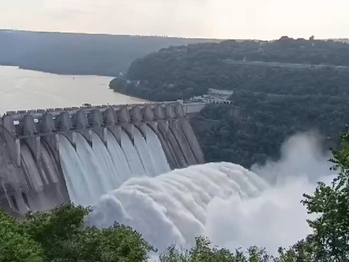 Inflows_20Rise_20At_20Srisailam_20Dam_20Photos_13.jpg 13