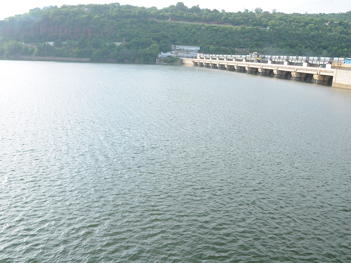 Inflows_20Rise_20At_20Srisailam_20Dam_20Photos_4.jpg 4