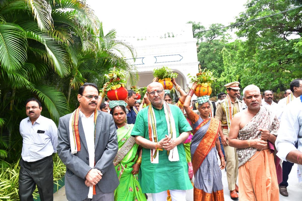 RajBhavan-Bonalu-01.jpeg 1