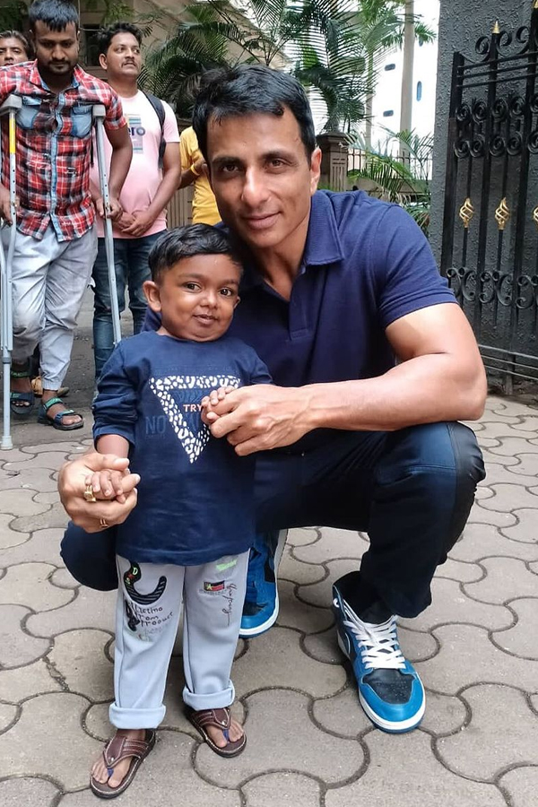 Sonu-Sood-10.jpg 11
