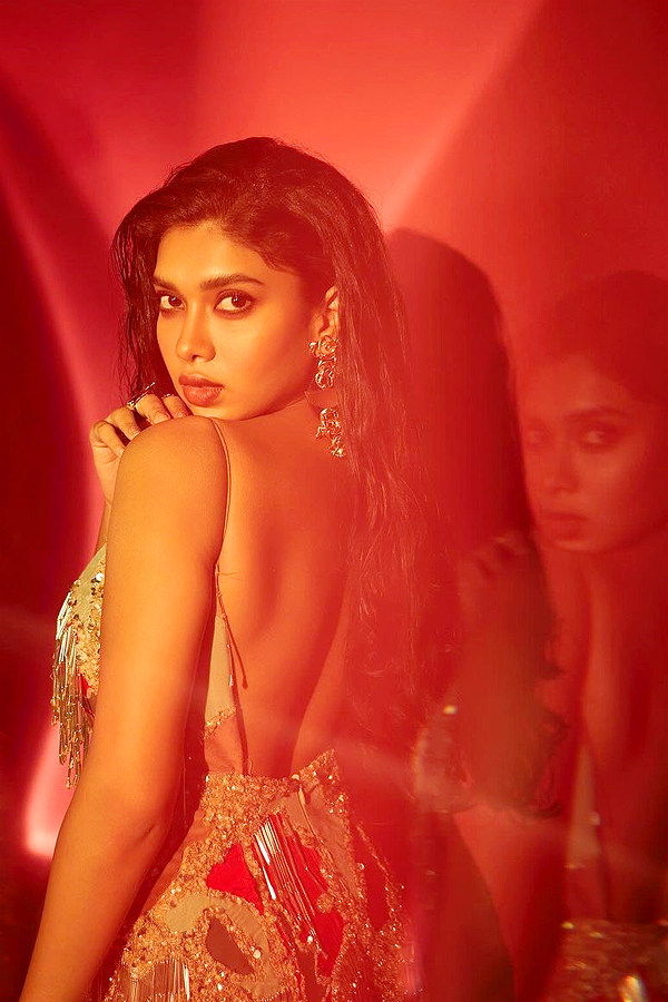 Dushara_20Vijayan_20Latest_20Stunning_20Photos_20_2810_29_0.jpg 11
