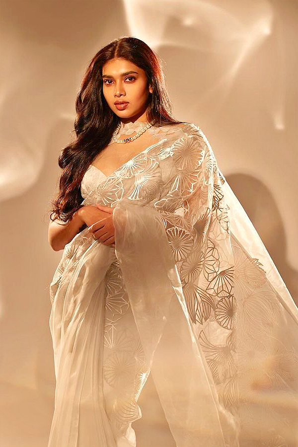 Dushara_20Vijayan_20Latest_20Stunning_20Photos_20_282_29_0.jpg 3