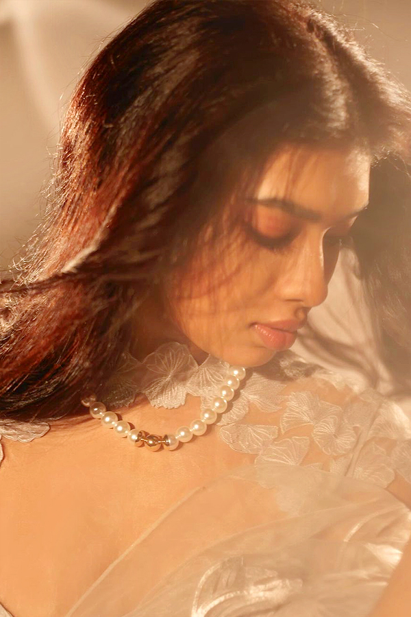 Dushara_20Vijayan_20Latest_20Stunning_20Photos_20_283_29_0.jpg 4