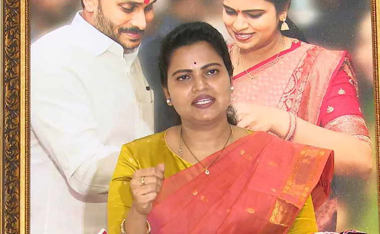 Ex-Minister-Vidadala-Rajini.jpg