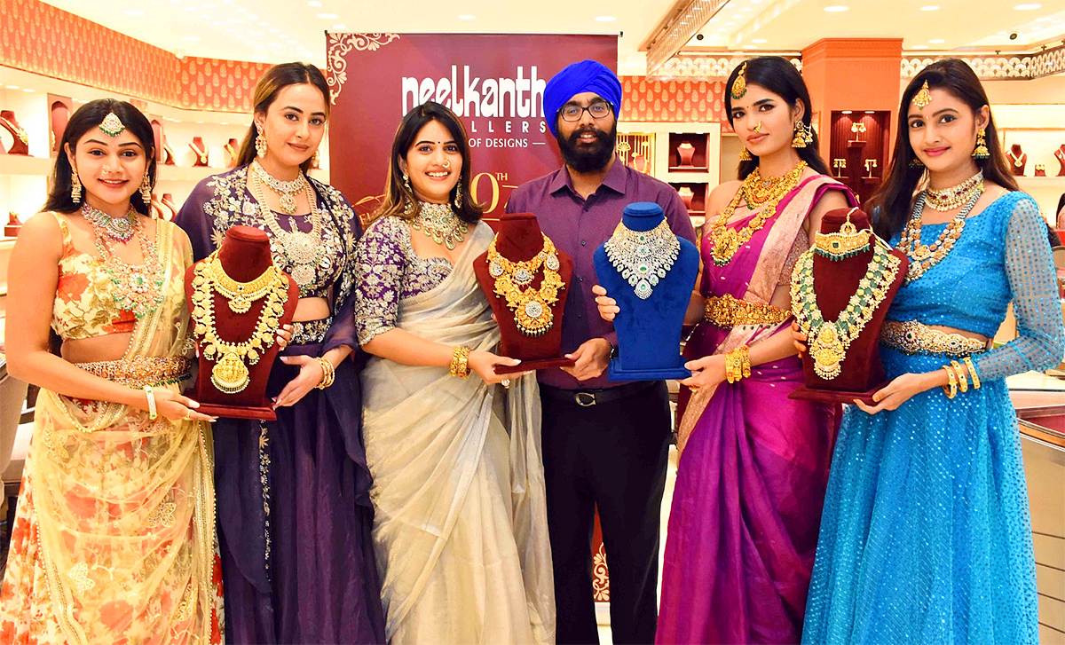 Neelkanth_20Jewellers_20Launches_2040_20Years_20Celebrations_2.jpg 2