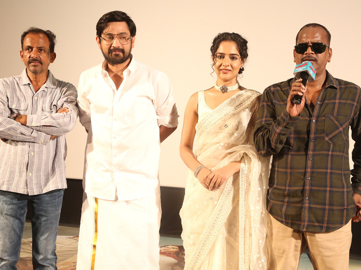 Tiragabadara_20Saami_20Movie_20Press_20Meet_20Photos_12.jpg 11